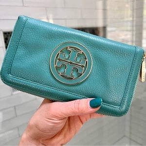 EUC Tory Burch Amanda Zip Continental Wallet in Turquoise Blue w/Gold Hardware